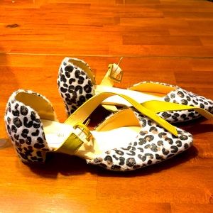 Unique sz 8 womens low heels.